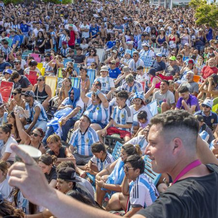 Villa Gesell: Un Calendario de Emociones entre Tradici&oacute;n, Pasi&oacute;n Mundialista e Invierno &Eacute;pico